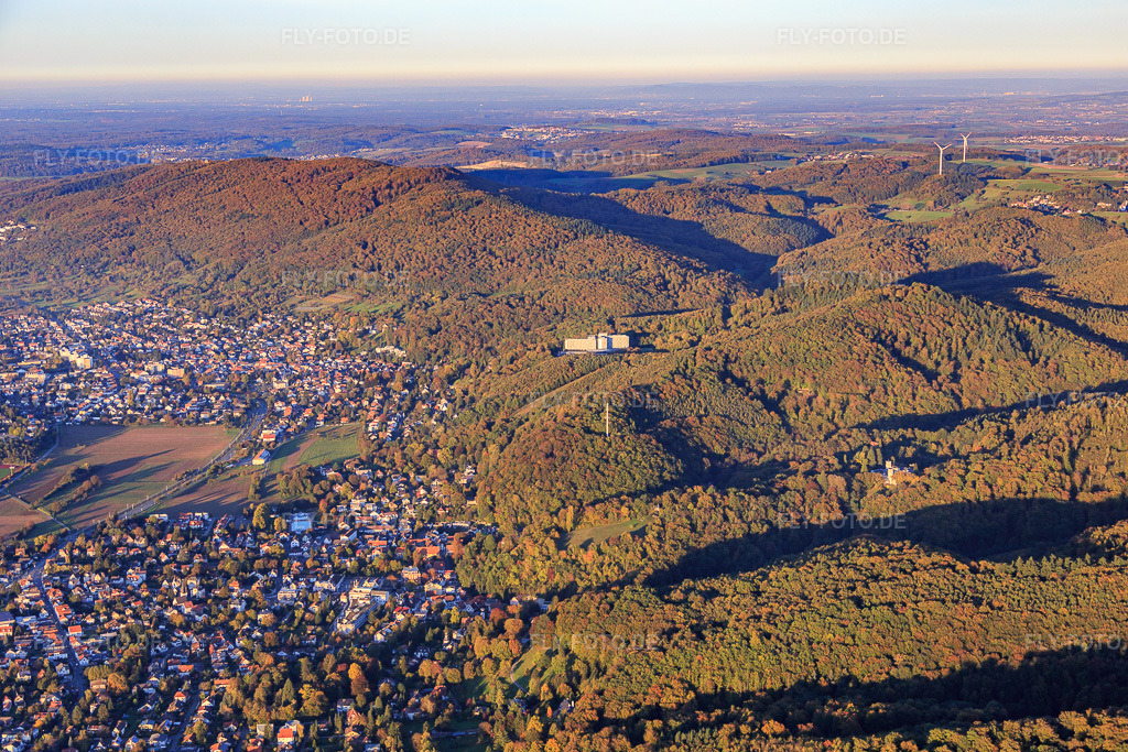 Luftbild: Ortsansicht am Rand des Odenwalds aus Süden im Ortsteil Seeheim in Seeheim-Jugenheim im Bundesland Hessen in Deutschland. Foto: IMG_075065.jpg vom 18.10.2014 durch Werner Riehm/FLY-FOTO.de
