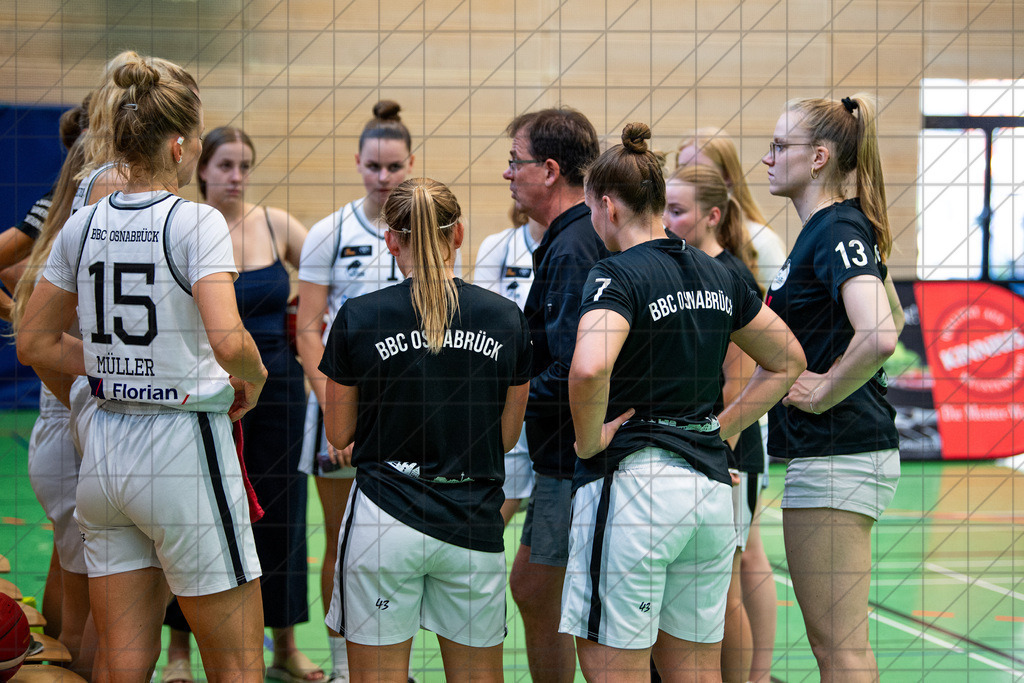 2. DBBL Nord 24/25 | 07.09.2024 | BBC Osnabrück vs. Eintracht Braunschweig | Testspiel | 2. DBBL Nord 24/25 | 07.09.2024 | BBC Osnabrück vs. Eintracht Braunschweig | Testspiel - - - - - NN - - - - - CREDIT, www.bullenfotos.de, Martin König, Hörner Weg 40, D-49078 Osnabrück, +4917663732967, Nutzung und Weitergabe nur zu den vereinbarten Zwecken. Presseanfragen an Urheber. Alle Rechte beim Urheber. - - - - - - Realisiert mit Pictrs.com