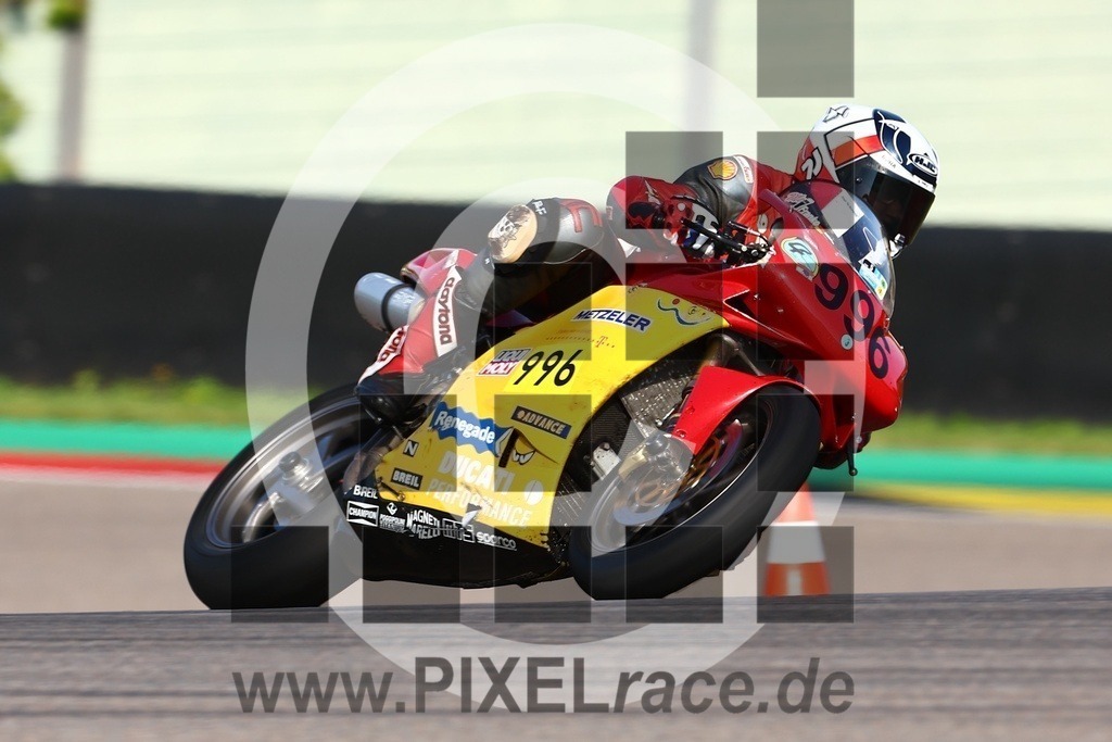 0996-20240820_03457 | Schöne Erinnerungen an spannende Momente - das festzuhalten ist unser Job. PIXELrace.de ist seit 2003 auf den Rennstrecken Europas unterwegs um die Action draußen beim Fahren und die wunderbare Stimmung imm Fahrerlager für euch einzufangen.