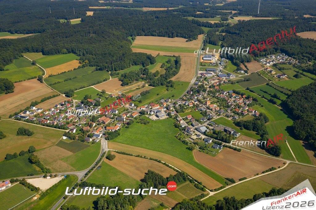 Das Luftbild zeigt : Schwend Birgland - Die Luftaufnahme wurde 2024 vom UL-Flugzeug aus erstellt ( keine Drohne ) - Hochauflösende Luftaufnahme - Für grossformatige Ausdrucke geeignet. Die Geschenkidee !Mit Lizenz und Bildrechte bestellbar