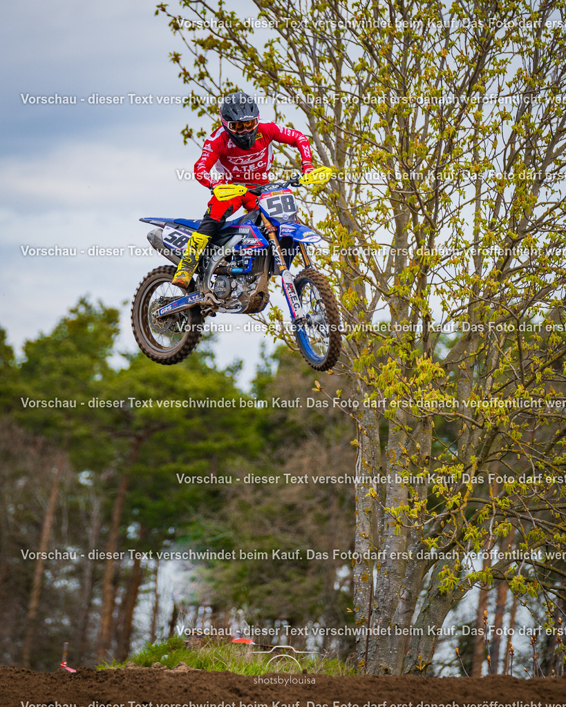 04_13_Bensdorf_MX1-1755 | Sportfotografin aus Berlin-Brandenburg mit Fokus auf Motocross. Ich halte deine sportliche Leistung und echte Emotionen auf und neben der Strecke professionell fest. Entdecke die Fotos von deinem Rennen und bestelle sie direkt hier im Shop.