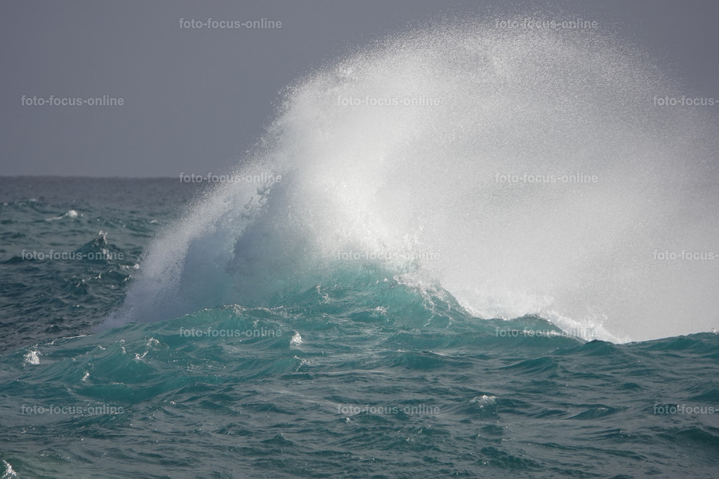 Wild waves | Atlantic breakwater