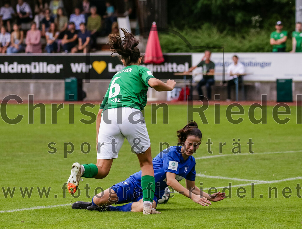 2023-10-07_008_FC_Forstern_gegen_Karlsruher_SC | Forstern, Deutschland, 07.10.2023:
Fußball, B-Juniorinnen-Bundesliga Süd 2023 / 2024, 4. Spieltag, FC Forstern gegen Karlsruher SC, Endergebnis: 1:1

Sarah Britzke (FC Forstern, #6), Mira Itzin (Karlsruher SC, #7)

Foto: Christian Riedel / fotografie-riedel.net