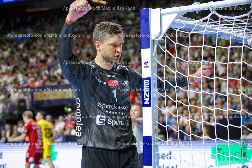 KoeEHF09062402008 | 09.06.2024, Köln, Handball, TruckScout24 EHF FINAL4, Machineseeker Champions League Men, Lanxess-Arena, Finale, Aalborg Handbold - FC Barcelona: Torhüter Niklas Landin (Aalborg Handbold)