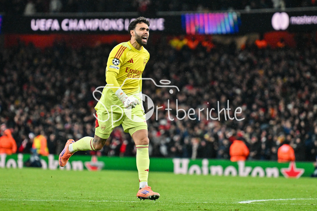 Arsenal FC - FC Bayern München | LONDON, ENGLAND - 26. NOVEMBER: Jubel von David RAYA (Arsenal FC 1) nach dem Treffer zum 2-1 durch Noni MADUEKE (Arsenal FC 20) / Tor / Torschuetze / Freude / Happy beim Ligaspiel zwischen Arsenal London und dem FC Bayern München am 5. Spieltag der UEFA Champions League im Emirates Stadium am 26.11.2025