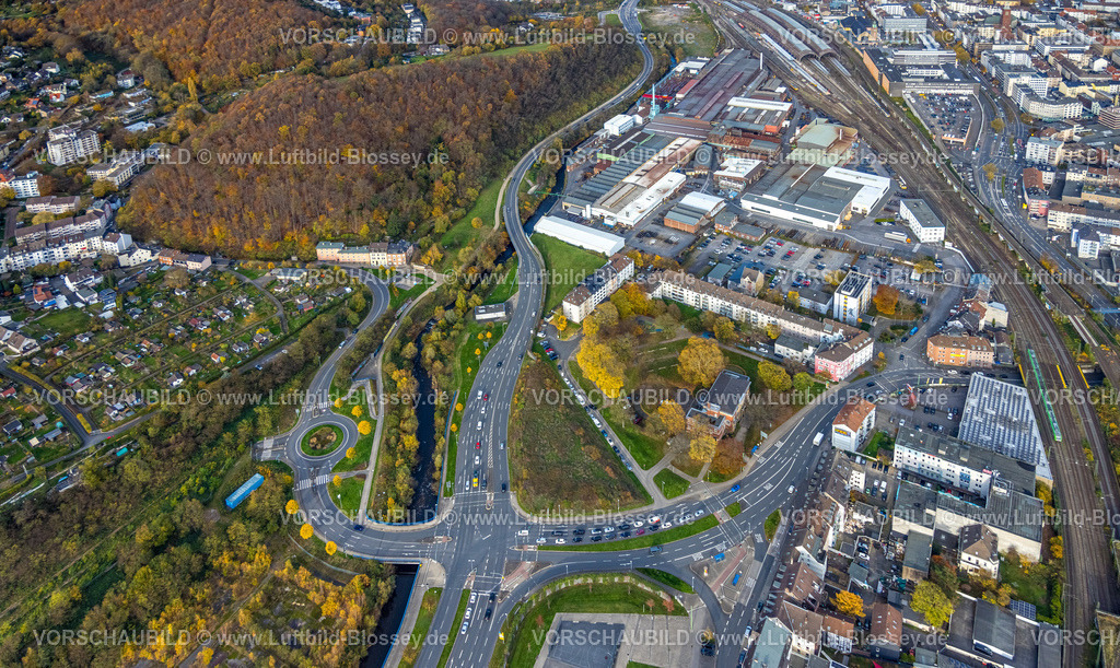 Hagen251102574 | Luftbild, Bahnhofshinterfahrung am Hbf hauptbahnhof Hagen, Straßenverkehr, Formen und Farben, Wehringhausen, Hagen, Ruhrgebiet, Nordrhein-Westfalen, Deutschland