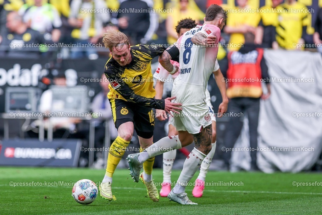 BVB11042601030 | 11.04.2026, Fußball, Borussia Dortmund - Bayer 04 Leverkusen, 1. Fußball Bundesliga, 29. Spieltag, Signal Iduna Park, Saison 2025 2026: Julian Brandt&nbsp;(BVB #10) im Zweikampf gegen  Robert Andrich&nbsp;(Bayer04 Leverkusen #08)  DFB regulations prohibit any use of photographs as image sequences and or quasi-video.