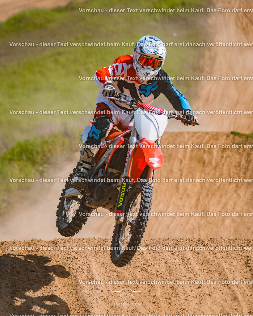05_03_Schwedt-9301 | Sportfotografin aus Berlin-Brandenburg mit Fokus auf Motocross. Ich halte deine sportliche Leistung und echte Emotionen auf und neben der Strecke professionell fest. Entdecke die Fotos von deinem Rennen und bestelle sie direkt hier im Shop.