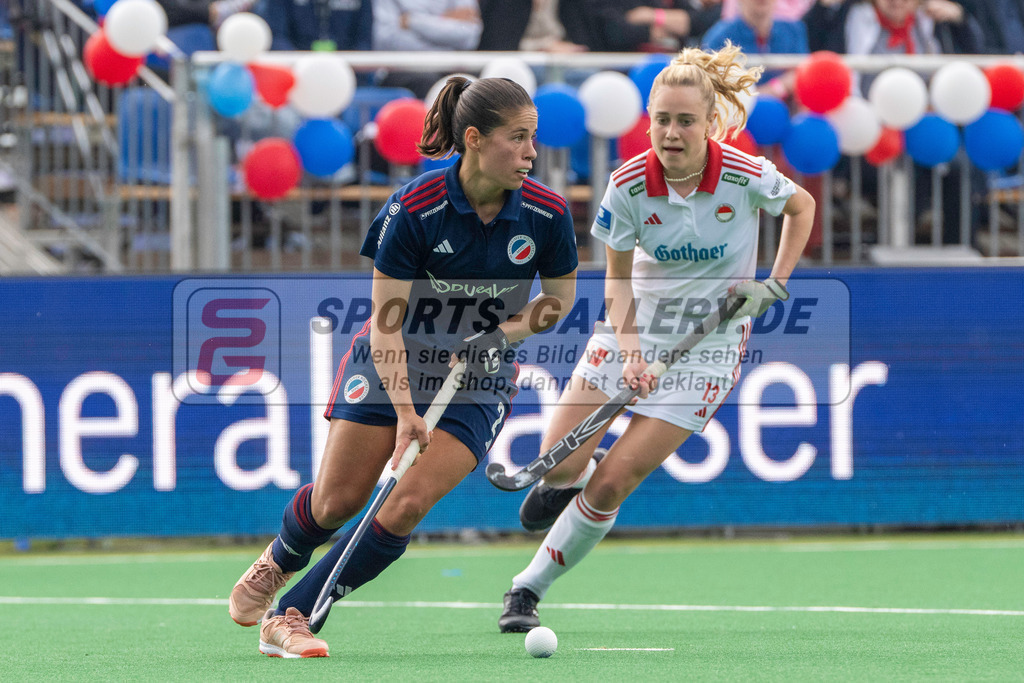 Final4_20240518-1215-0074 | Bonn, Deutschland, 18.05.2024: Lucina von der Heyde (Mannheimer HC), Nika Hansen (Rot-Weiss Koeln) in Aktion waehrend des Spiels der Deutsche Feldhockey-Meisterschaften 2024 zwischen Final 4 Damen Rot Weiss Köln - Mannheimer HC im Bonner THV am 18.05.2024 in Bonn, Deutschland. (Foto von Stephan Fehrmann)

Bonn, Germany, 18.05.2024: Lucina von der Heyde (Mannheimer HC), Nika Hansen (Rot-Weiss Koeln) in action during the game of Deutsche Feldhockey-Meisterschaften 2024 between Final 4 Damen Rot Weiss Köln - Mannheimer HC in Bonner THV at 18.05.2024 in Bonn, Deutschland. (Foto from Stephan Fehrmann)