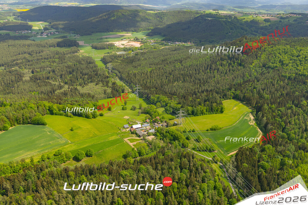 Die Luftaufnahme Haeusles - Mitwitz wurde 2022 vom Flugzeug aus (keine Drohne) erstellt. Hohe Auflösung -für große Poster und Wandbilder geeignet - Garantiert!