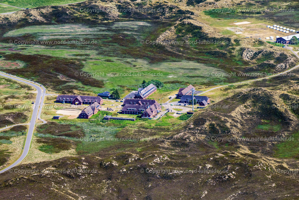 Sylt_List_DJH_Jugendherberge_List_Mövenberg_ELS_5672130625 | LIST AUF SYLT 13.08.2025 Jugendherberge mit Zeltlager " Mövenberg " an der Straße Mövenberg in List auf Sylt im Bundesland Schleswig-Holstein, Deutschland. Weiterführende Informationen bei: Jugendherberge List - Mövenberg. // Youth hostel with tent camp "Moevenberg" on the street Moevenberg in List on Sylt in the federal state of Schleswig-Holstein, Germany. Further information at: Jugendherberge List - Moevenberg. Foto: Martin Elsen