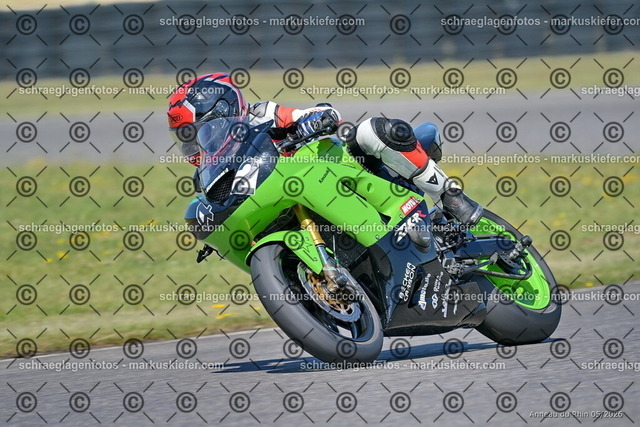 26BT01-1880 | 042 - Realisiert mit Pictrs.com
