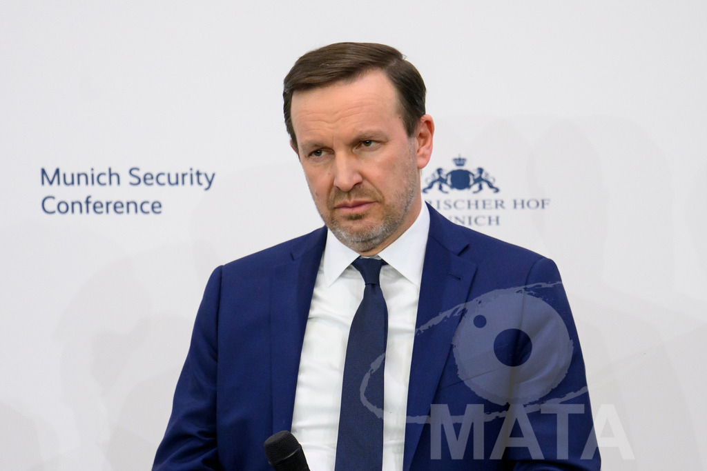 _DWA6533 | MATA IndoCon - Realisiert mit Pictrs.com