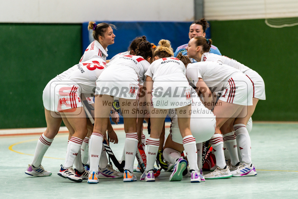 SFE_20250112_0015 | Köln, Deutschland, 12.01.2025:  ßHockey 1. Bundesliga Damen Rot-Weiss Köln - Schwarz-Weiß Köln im KTHC Stadion Rot-Weiss Köln Tennis and Hockey Club am 12.01.2025 in Köln, Deutschland. (Foto von Stephan Fehrmann)Köln, Germany, 12.01.2025: ßHockey 1. Bundesliga Damen Rot-Weiss Köln - Schwarz-Weiß Köln in KTHC Stadion Rot-Weiss Köln Tennis and Hockey Club at 12.01.2025 in Köln, Deutschland. (Foto from Stephan Fehrmann)