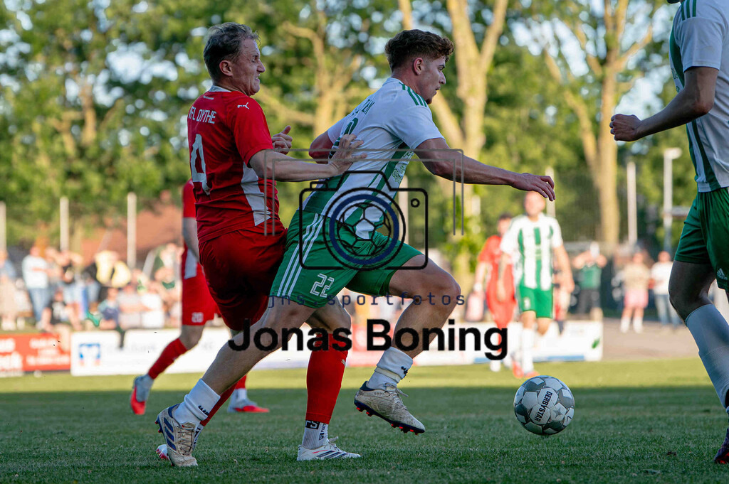 Fußball I Herren I Saison 2025-2026 I Bezirksliga Weser-Ems 4 I 20. Spieltag I TuS Lutten - VfL Oythe I 18082 | jns.sportfotos - Realisiert mit Pictrs.com