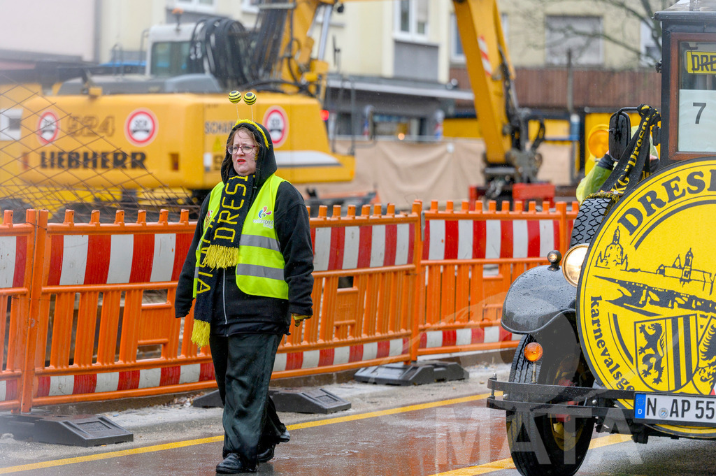 _DWA2413 | Trotz Nieselregen schlängelte sich der „Gaudiwurm“ am Sonntag durch die Nürnberger Innenstadt an tausenden Faschingsfans vorbei.  Nürnberg, 11.02.2024 - Realisiert mit Pictrs.com