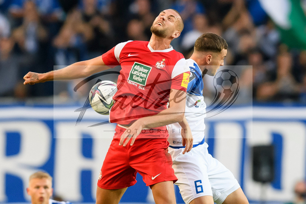 FCMFCK20210904_217 | Fussball, Herren: Rene Klingenburg (1. FC Kaiserslautern) und Adrian Malachowski (1. FC Magdeburg) im Zweikampf beim Spiel der 3. Liga zwischen 1. FC Magdeburg und 1. FC Kaiserslautern in der MDCC-Arena am 04.09.2021 in Magdeburg, Deutschland.DFB / DFL REGULATIONS PROHIBIT ANY USE OF PHOTOGRAPHS AS IMAGE SEQUENCES AND/OR QUASI-VIDEO. - Realisiert mit Pictrs.com