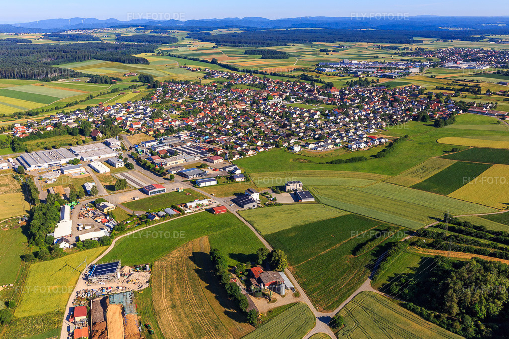 Luftbild: Ortsansicht aus Südosten im Ortsteil Seedorf in Dunningen im Bundesland Baden-Württemberg in Deutschland. Foto: IMG_149297.jpg vom 29.06.2025 durch Werner Riehm/FLY-FOTO.de