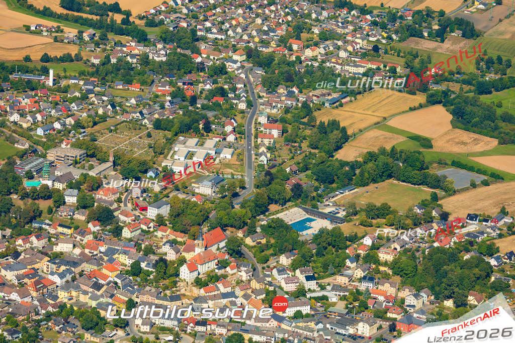 Luftaufnahme von Arzberg - Die Luftaufnahme wurde 2025 vom UL-Flugzeug heraus erstellt ( keine Drohne ) - Hochauflösende Luftaufnahme - für professionelle Ausdrucke geeignet. Die Geschenkidee !Mit Lizenz und Bildrechte bestellbar
