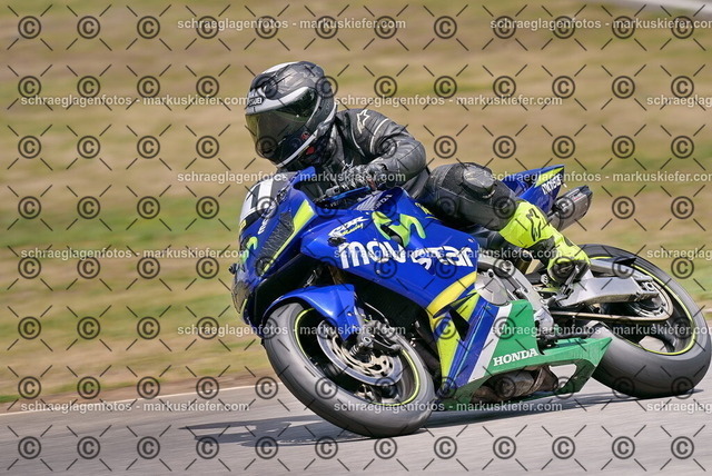 26bt05-1401 | markuskiefer.com - Realisiert mit Pictrs.com