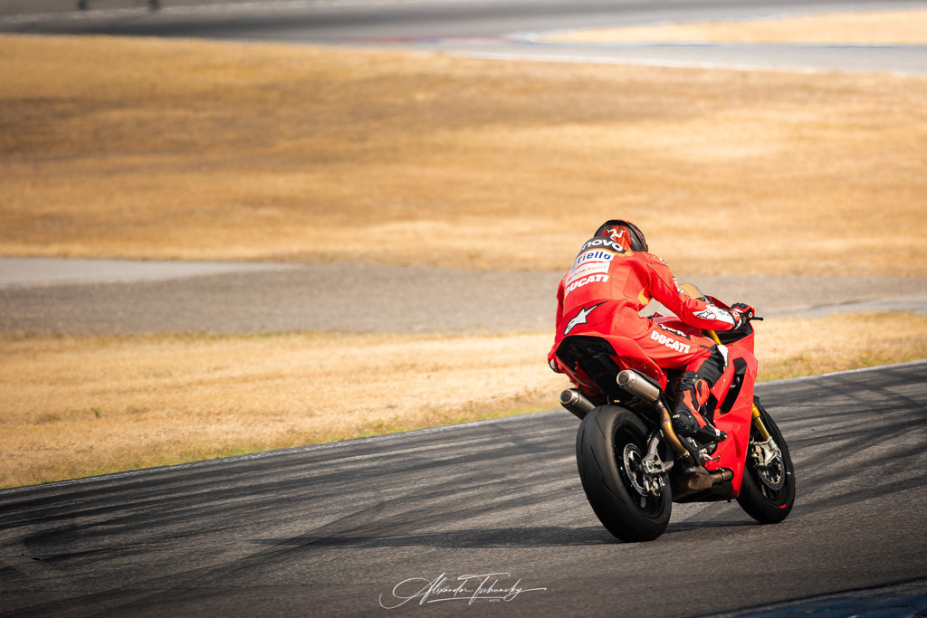 Ducati Trackday Hockenheimring 2026 | Entdecken Sie die faszinierende Welt von Alexander Tschuncky Arts: Kreative Fotografie, atemberaubende Automobilkunst und hochwertiger Bilderdruck. Lassen Sie sich inspirieren! - Realisiert mit Pictrs.com