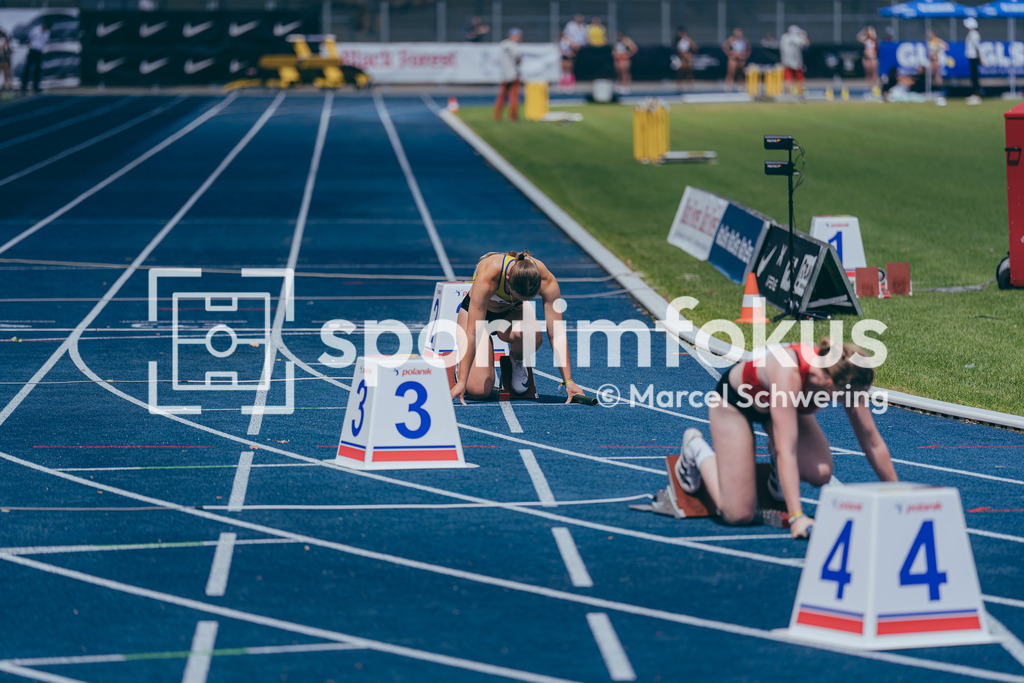 DM U23 U18 Bochum 2026 | Pauline Liebers (LG Mittweida) beim Start in der 4x100-Meter-Staffel bei den Deutschen Meisterschaften der U18 &amp; U23 2026 im Lohrheidestadion in Bochum-Wattenscheid. - Realisiert mit Pictrs.com