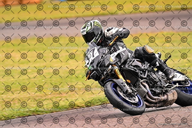 25bt02-0115 | markuskiefer.com - Realisiert mit Pictrs.com