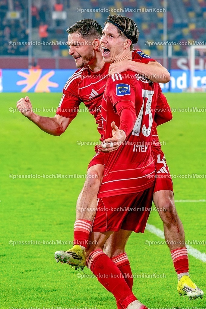 xKKUx16012601061 | 16.01.2026, xkkux, Fußball, Fortuna Düsseldorf - Arminia Bielefeld, 2. Fußball Bundesliga, Merkur Spiel-Arena, Saison 2025 2026: Torjubel nach dem Tor zum 1:0 durch Torschütze Cedric Itten (Fortuna Düsseldorf #13) zusammen mit  Kenneth Schmidt (Fortuna Düsseldorf #04) DFB regulations prohibit any use of photographs as image sequences and or quasi-video.