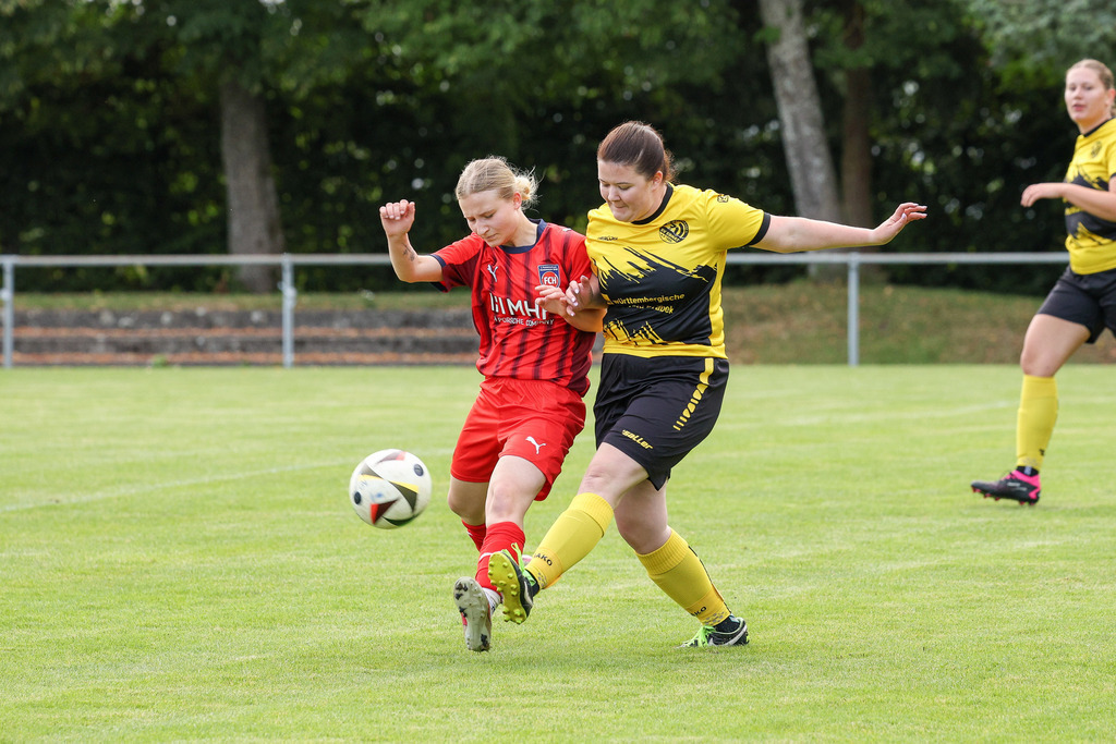 Fußball I FRAUEN I Saison 2025-2026 I Freundschaftsspiel I SGM Ebnat-Waldhausen - 1FC Heidenheim 1846 2 I_250823_4092 | Fotopresso – Sportfotografie in Heidenheim & Umgebung. Professionelle Sportfotografie für unvergessliche Momente. Dynamische Action-Shots, emotionale Szenen & hochwertige Bilder. - Realisiert mit Pictrs.com