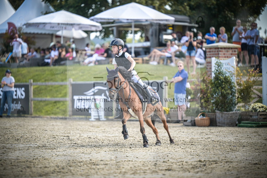 DOS_0707 | Entdecke hochwertige Reitturnierfotos von Foto Oger. Professionell, emotional und authentisch – jetzt Lieblingsmomente im Shop bestellen. - Realisiert mit Pictrs.com