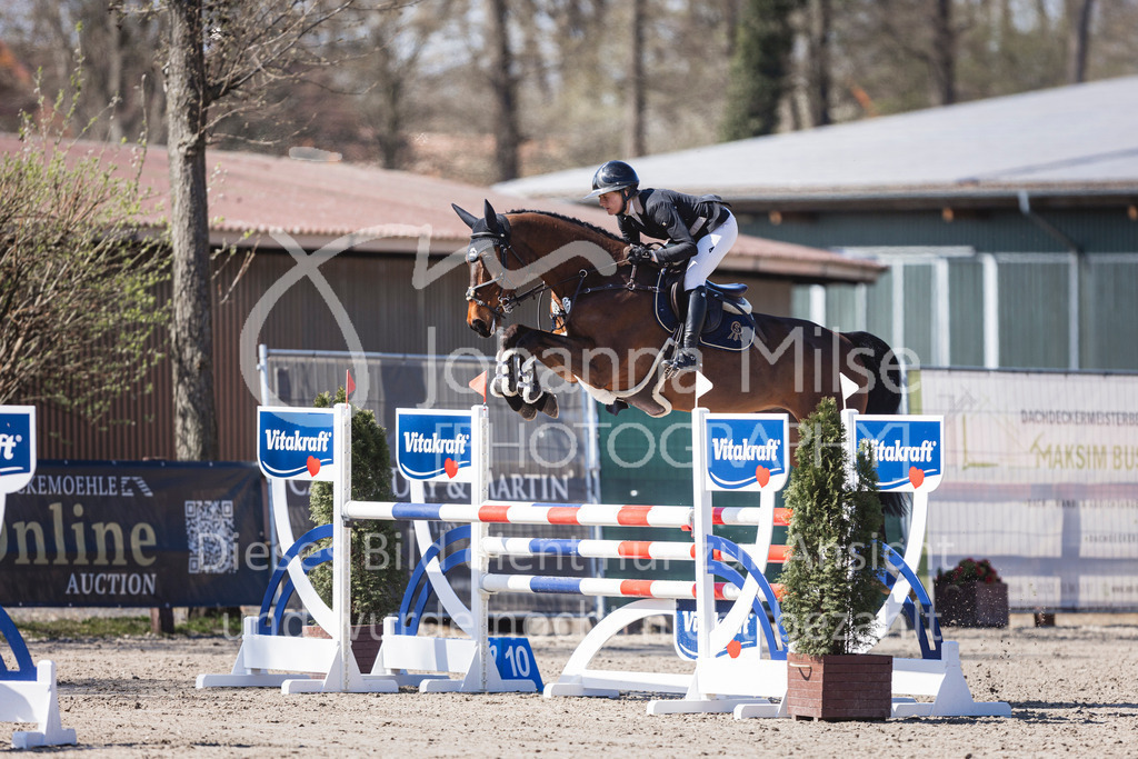 250408_Mühlen_SprPf-L-392 | Deine schönsten Turniermomente als professionelle Fotos! Entdecke hochwertige Pferdesport-Fotografie im Online-Shop. Jetzt Fotos finden & bestellen!