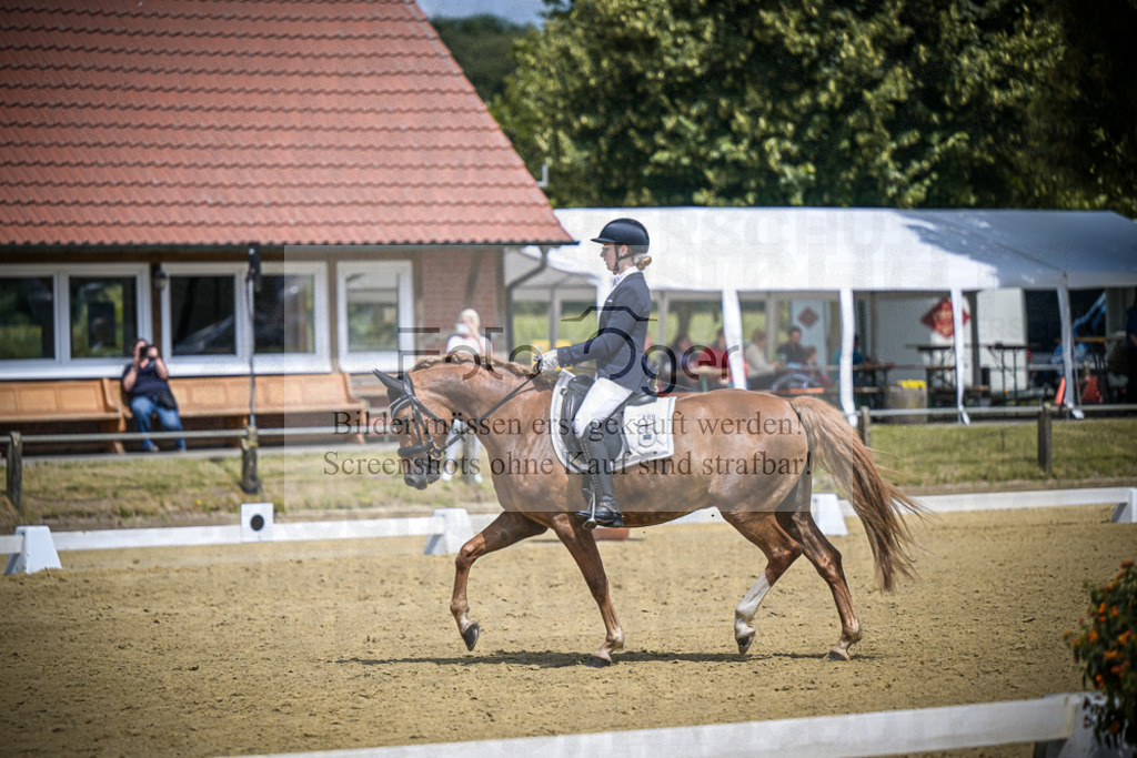 DOS_3140 | Entdecke hochwertige Reitturnierfotos von Foto Oger. Professionell, emotional und authentisch – jetzt Lieblingsmomente im Shop bestellen.Deutschlandweite Turnierfotografie. - Realisiert mit Pictrs.com