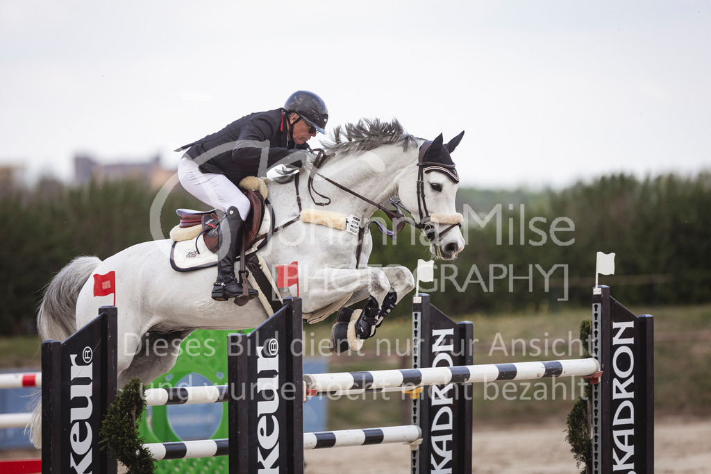 250416_M2-Springen-427 | Deine schönsten Turniermomente als professionelle Fotos! Entdecke hochwertige Pferdesport-Fotografie im Online-Shop. Jetzt Fotos finden & bestellen!