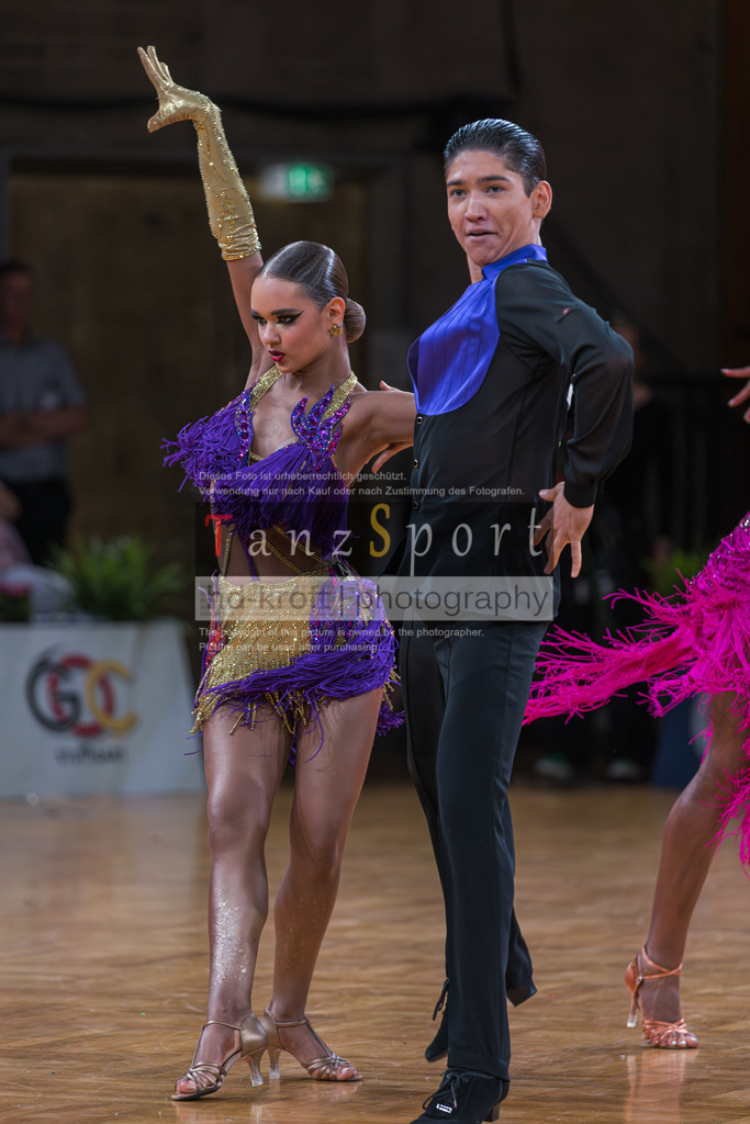 20250820_WDSF Open Lat Youth_2928 | Tanzsportbilder, Standardtanz, Lateintanz, WDSF, DTV, LTVB, dancecomp, goc, hessen tanzt, blaues band der spree, walzer, tango, wiener walzer, slowfox, quickstepp, samba, rumba, cha-cha-cha, paso doble. jive, hd-kroft photography, turniertanzsport