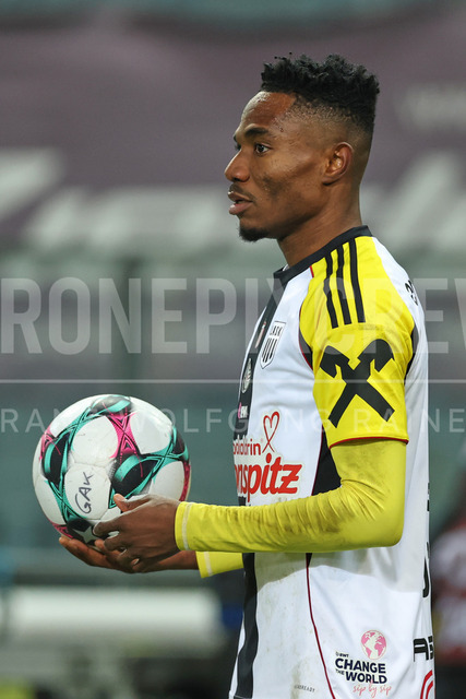 Austrian Bundesliga: Grazer AK 1902 vs LASK | GRAZ, AUSTRIA, 13.DEC.25 - SOCCER - ADMIRAL Bundesliga, Grazer AK 1902 vs LASK. The image shows Moses Usor (Lask).