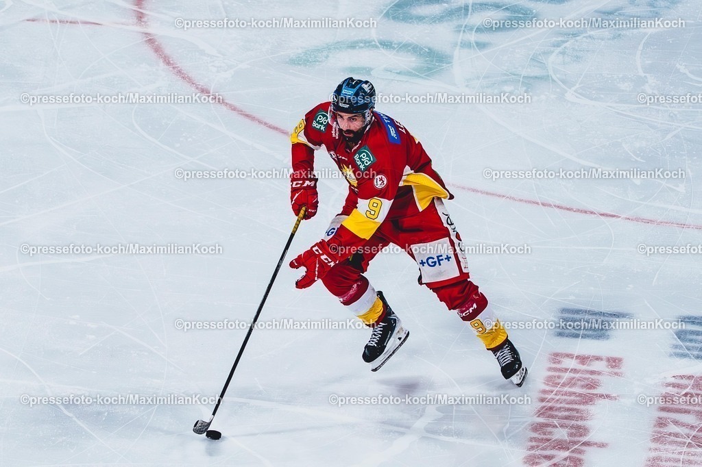 xKKUx13022601076 | 13.02.2026, xkkux, Eishockey, DEL2, Düsseldorfer EG - Krefeld Pinguine, PSD Bank Dome Düsseldorf: Eindrücke um das Revierderby zwischen den Rivalen aus Krefeld und der DEG. 