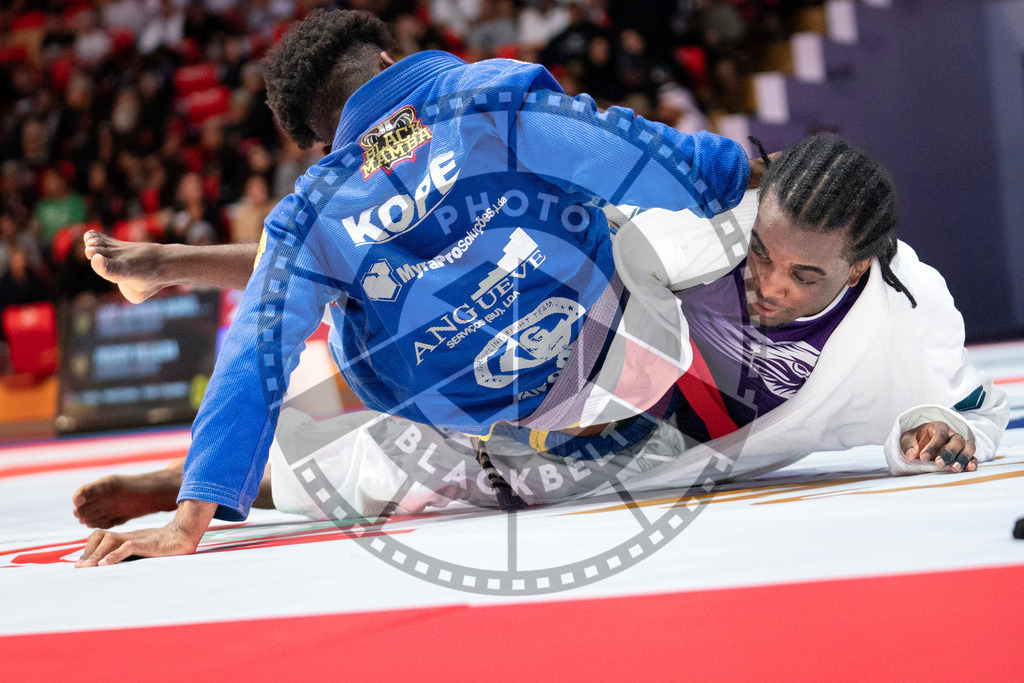 20231108PBB1230 | Fighters compete during the AJP World Professional Championship in the Mubadala Arena in Abu Dhabi, Arab United Emirates, on November 8, 2023.