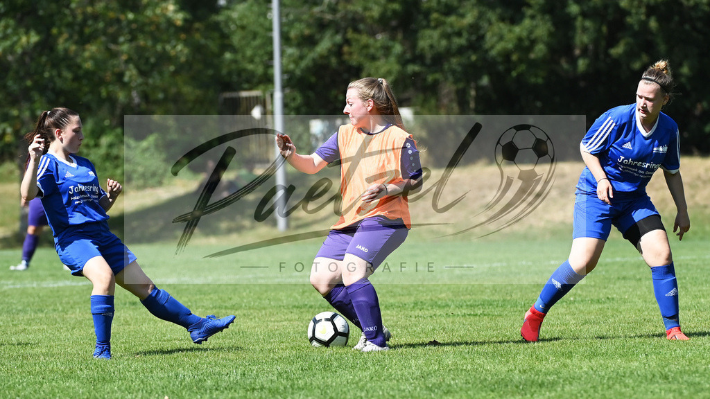 VFBGRE20200816_0028 | Fussball, Frauen:   bei dem Testspiel zwischen VfB Schinkel und TSG 07 Burg Gretesch IV auf der Sportanlage am Zuschlag am 16.08.2020 in Osnabrueck, Deutschland. - Realisiert mit Pictrs.com