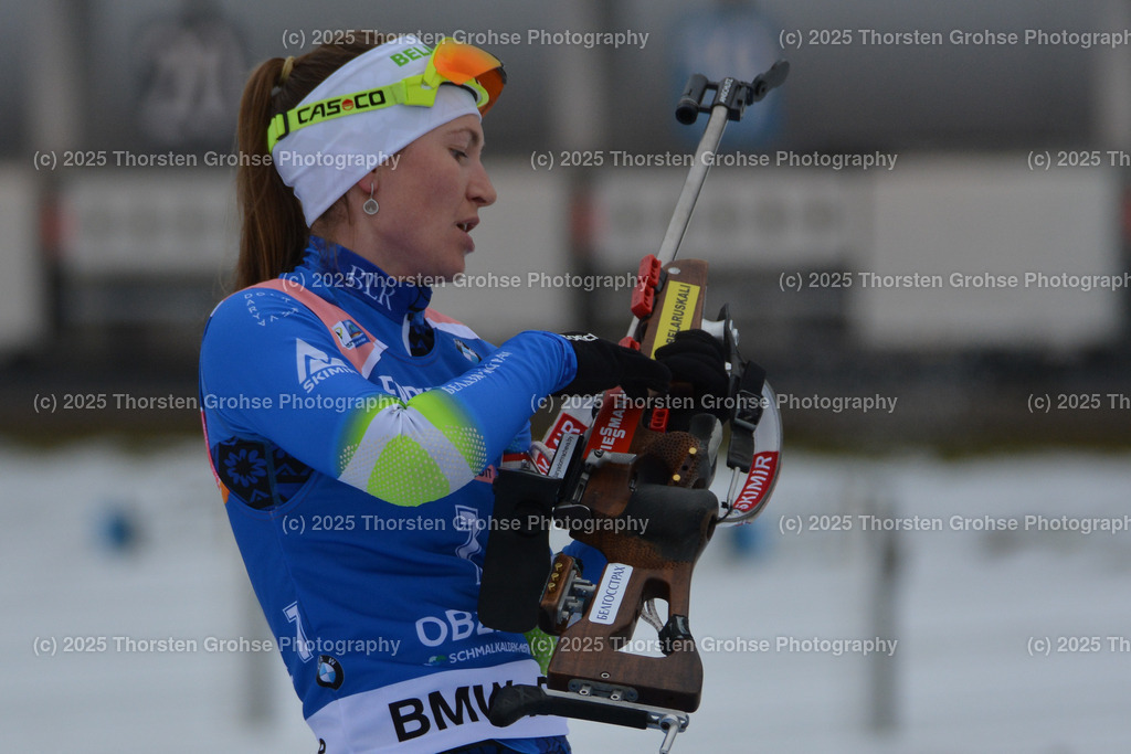 IBU WC Biathlon Oberhof 2018 | DOMRACHEVA Darya (BLR) am Schiessstand; IBU WC Biathlon Oberhof 2018, 10 km Verfolgung der Frauen am 06.01.2018 in der DKB Ski Arena in Oberhof, (Deutschland) - Realisiert mit Pictrs.com