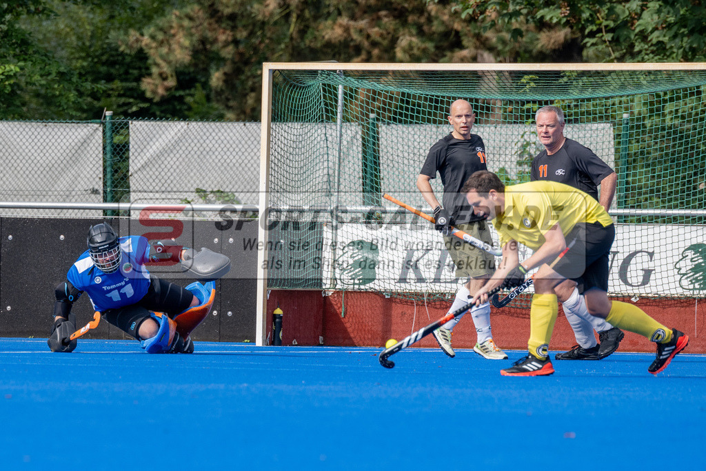 SFE_20240818_0035 | Krefeld, Deutschland, 18.08.2024:  European Cup for Recreational Hockey Players im KTHC Stadion Rot-Weiss Köln Tennis and Hockey Club am 18.08.2024 in Krefeld, Deutschland. (Foto von Stephan Fehrmann)Krefeld, Germany, 18.08.2024: European Cup for Recreational Hockey Players in KTHC Stadion Rot-Weiss Köln Tennis and Hockey Club at 18.08.2024 in Krefeld, Deutschland. (Foto from Stephan Fehrmann)