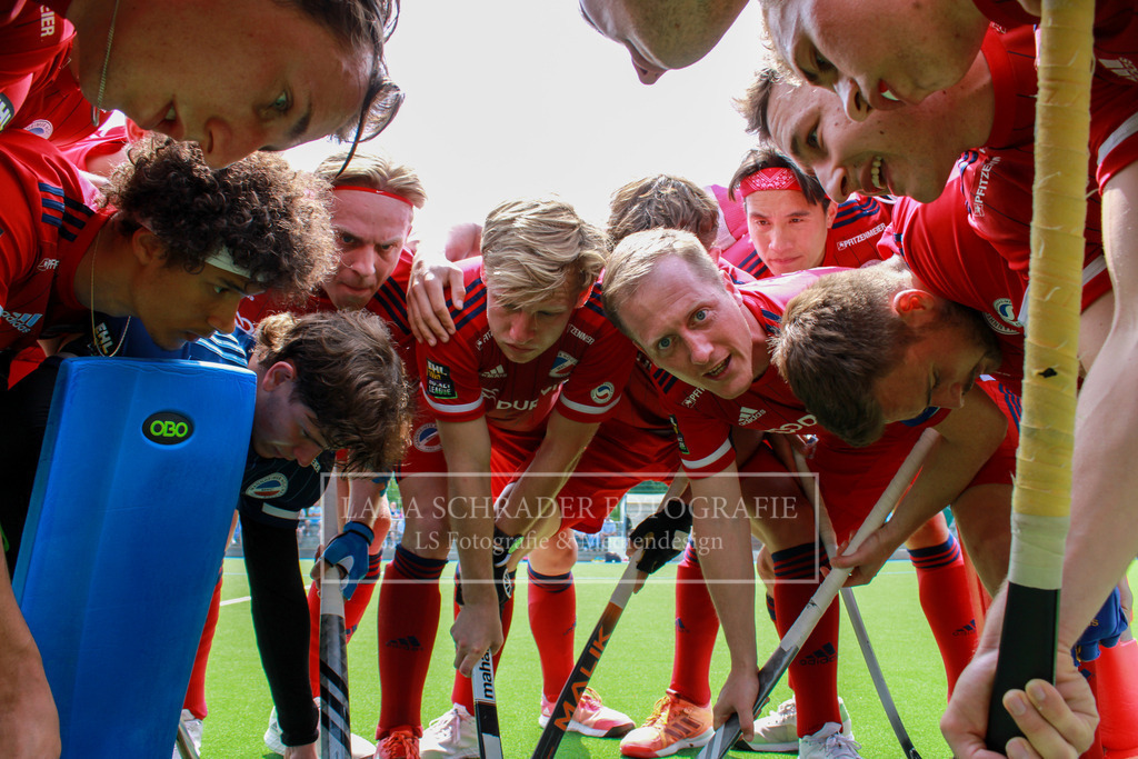 MHC Herren im Kreis BUNDESLIGA HERREN VF3 MHC-CHTC 21.05.2023 | lanaschraderfotografie - Realisiert mit Pictrs.com