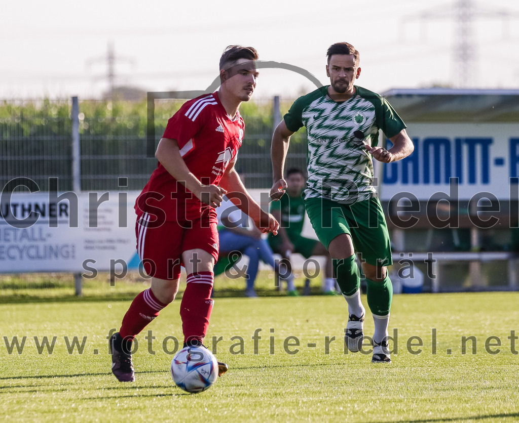 2023-08-11_004_FC_Finsing_gegen_SV_Eichenried | Finsing, Deutschland, 11.08.2023:
Fußball, Kreisliga 2023 / 2024, 4. Spieltag, FC Finsing gegen SV Eichenried, Endergebnis: 3:0

Leonhard Hölzl (FC Finsing, #5), Maximilian Kirmeyer (SV Eichenried, #10)

Foto: Christian Riedel / fotografie-riedel.net