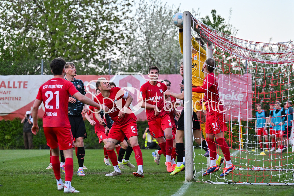 TSV Aubstadt - FC Bayern Amateure | Vladyslav VERTIEI (TSV Aubstadt 28) kann hier in letzter Sekunde denn Ball vor der Torlinie retten / Regionalliga Bayern: TSV Aubstadt - FC Bayern Muenchen II, NGN-Arena am 23.04.2025
