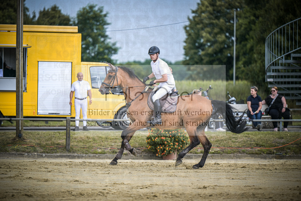 DOS_1071 | Entdecke hochwertige Reitturnierfotos von Foto Oger. Professionell, emotional und authentisch – jetzt Lieblingsmomente im Shop bestellen.Deutschlandweite Turnierfotografie. - Realisiert mit Pictrs.com