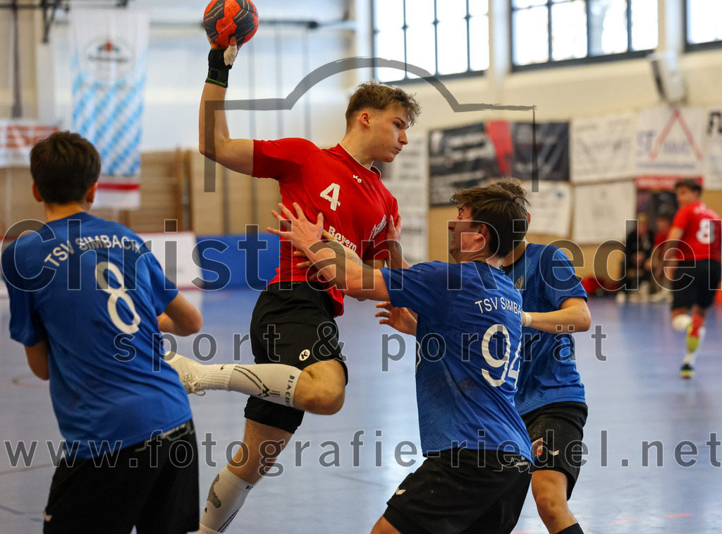 2022-12-17_085_SV_Anzing_gegen_TSV_Simbach | Anzing, Deutschland, 17.12.2022:
Handball, Bayernliga männliche A-Jugend 2022 / 2023, 9. Spieltag, SV Anzing gegen TSV Simbach, Endergebnis: 39:30

Adrian Barbet (TSV Simbach, #8), Jussi Hofmann (SV Anzing, #4), Tobias Plaza (TSV Simbach, #94)

Foto: Christian Riedel / fotografie-riedel.net