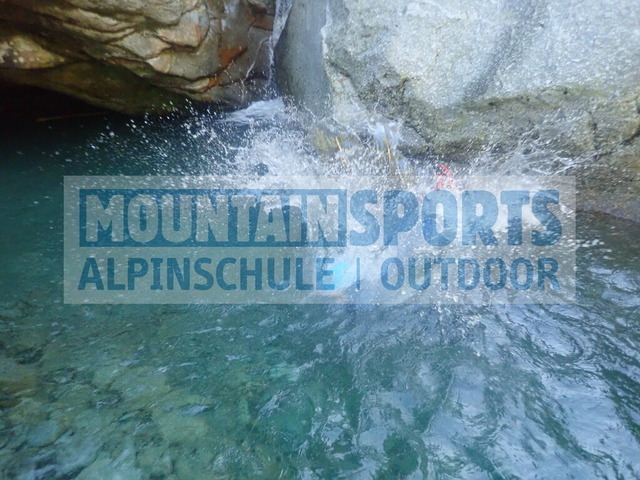 PC020064 | Bestelle die Bilder deines Berg- oder Wasser-Abenteuers mit Mountain Sports bequem von zu Hause aus direkt über unseren Online Fotoshop von pictrs.com. - Realisiert mit Pictrs.com