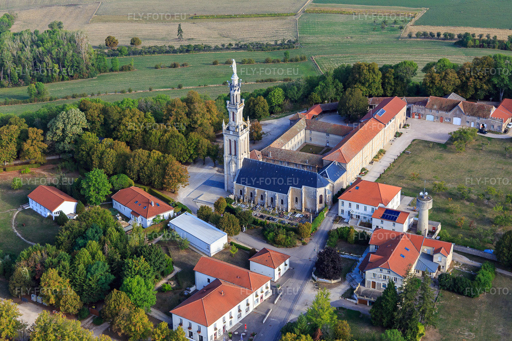 Vue aérienne: Basilique Notre-Dame de Sion à Saxon-Sion dans le département Meurthe et Moselle, France – .Photo: IMG_118496.jpg prise le 16/09/2019 par Werner Riehm/FLY-FOTO.eu – Résolution de l'original: 5472 x 3648 px