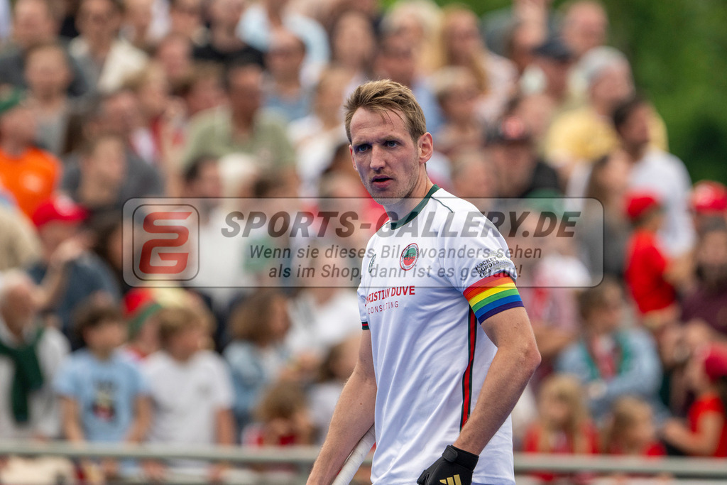 Final4_20250601-1557-Z09_4965 | Krefeld, Deutschland, 01.06.2025:  Feldhockey Final4 2025 – „Deutsche Feldhockey-Meisterschaften 2025“ Crefelder HTC - Rot-Weiss Köln (Finale Herren) im Gerd-Wellen-Hockeyanlage am 01.06.2025 in Krefeld, Deutschland. (Foto von Kramhöller/Fehrmann/Kaste)Krefeld, Germany, 01.06.2025: Feldhockey Final4 2025 – „Deutsche Feldhockey-Meisterschaften 2025“ Harvestehuder HTC - Düsseldorfer HC (Finale Damen) in Gerd-Wellen-Hockeyanlage at 01.06.2025 in Krefeld, Deutschland. (Foto from Kramhöller/Fehrmann/Kaste)