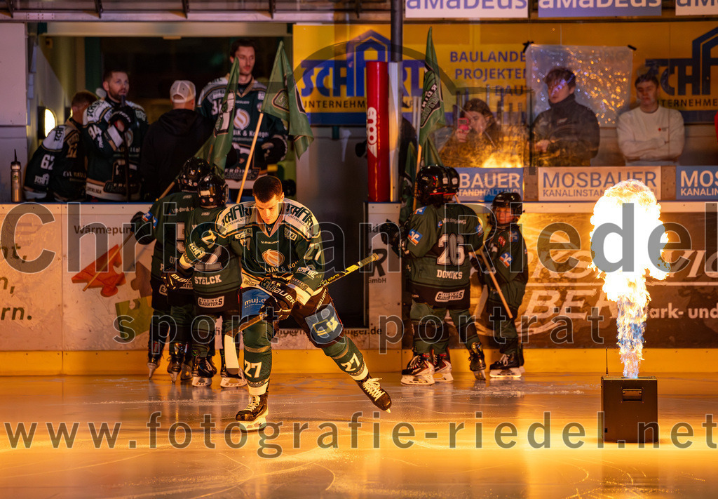 2026-02-27_008_TSV_Erding_gegen_EV_Fuessen | Erding, Deutschland, 27.02.2026:Eishockey, Oberliga Süd 2025 / 2026, 51. Spieltag, TSV Erding gegen EV Füssen, Endergebnis: 2:4Mark Waldhausen (Erding Gladiators, #27)Foto: Christian Riedel / fotografie-riedel.net