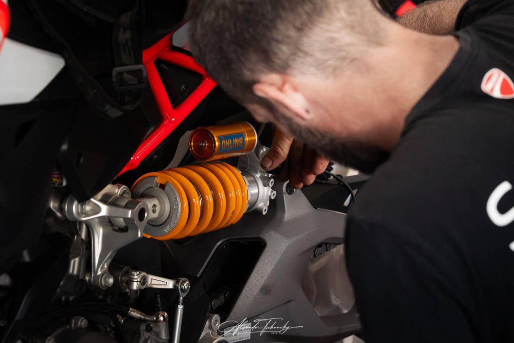 Ducati Trackday Hockenheimring 2026 | Entdecken Sie die faszinierende Welt von Alexander Tschuncky Arts: Kreative Fotografie, atemberaubende Automobilkunst und hochwertiger Bilderdruck. Lassen Sie sich inspirieren! - Realisiert mit Pictrs.com